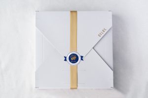 gift box with gold ribbon オブラブのギフトボックス、ゴールドリボンのラッピングが新登場